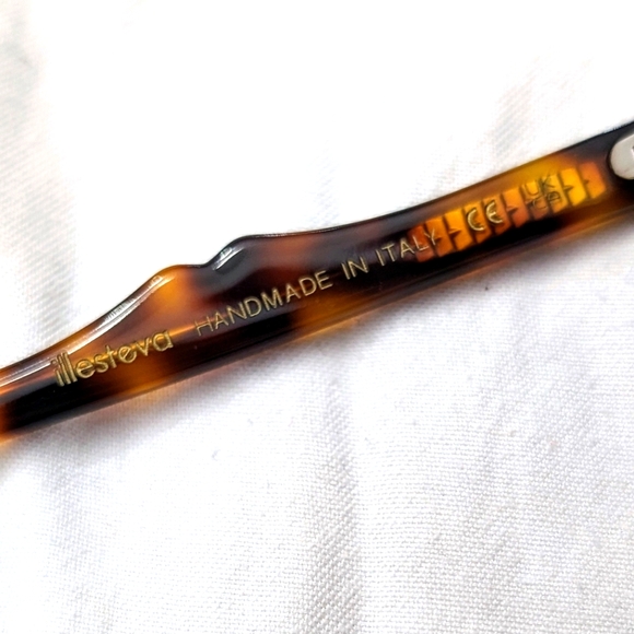 Illesteva Lisbon Sunglasses in Havana / Grey - Picture 8 of 11